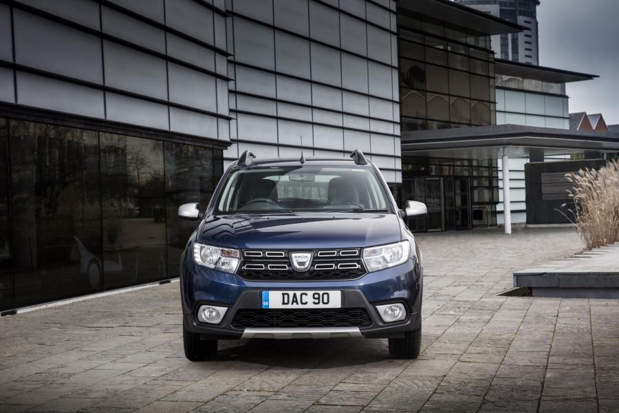  Dacia Sandero Stepway 2017 года  (UK) (фото 16 из 30)